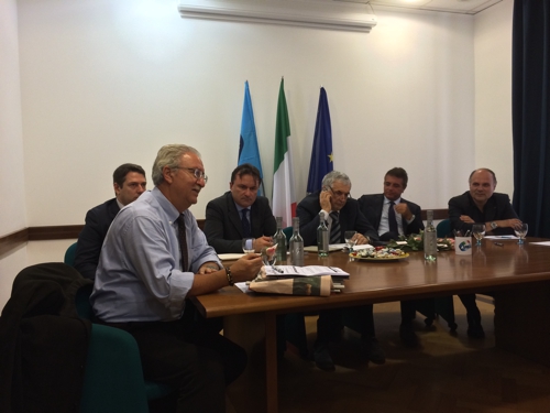 Banche: giovedi’ sciopero e cortei contro Abi, rose a clienti