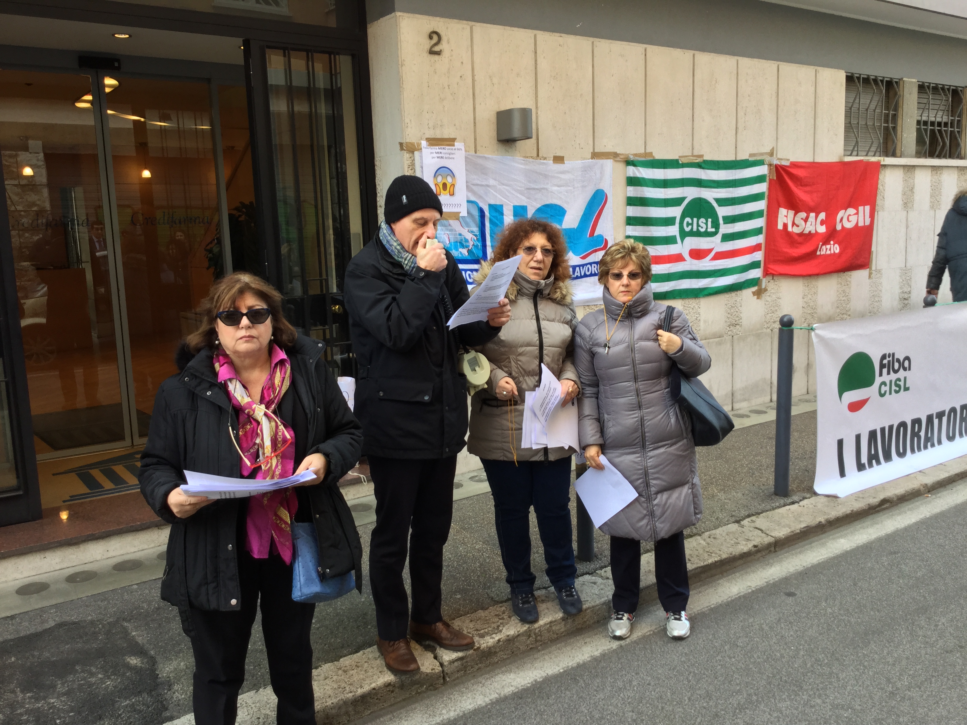 Lazio – Credifarma – I lavoratori sono ancora una volta in presidio sotto l’azienda