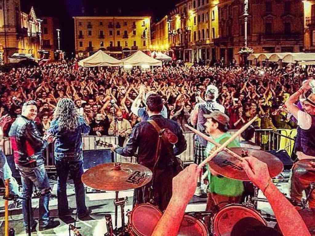Aosta: musica e firme per la carta dei Diritti