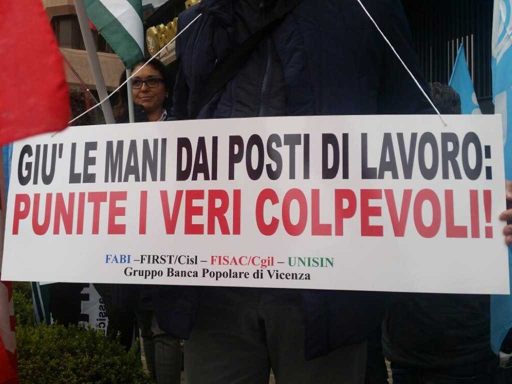 Bpvi: Non staremo in silenzio, la manifestazione a Vicenza – Foto Gallery