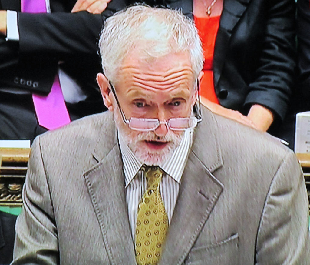 Corbyn infiamma il Labour: “Basta avidità del capitalismo”