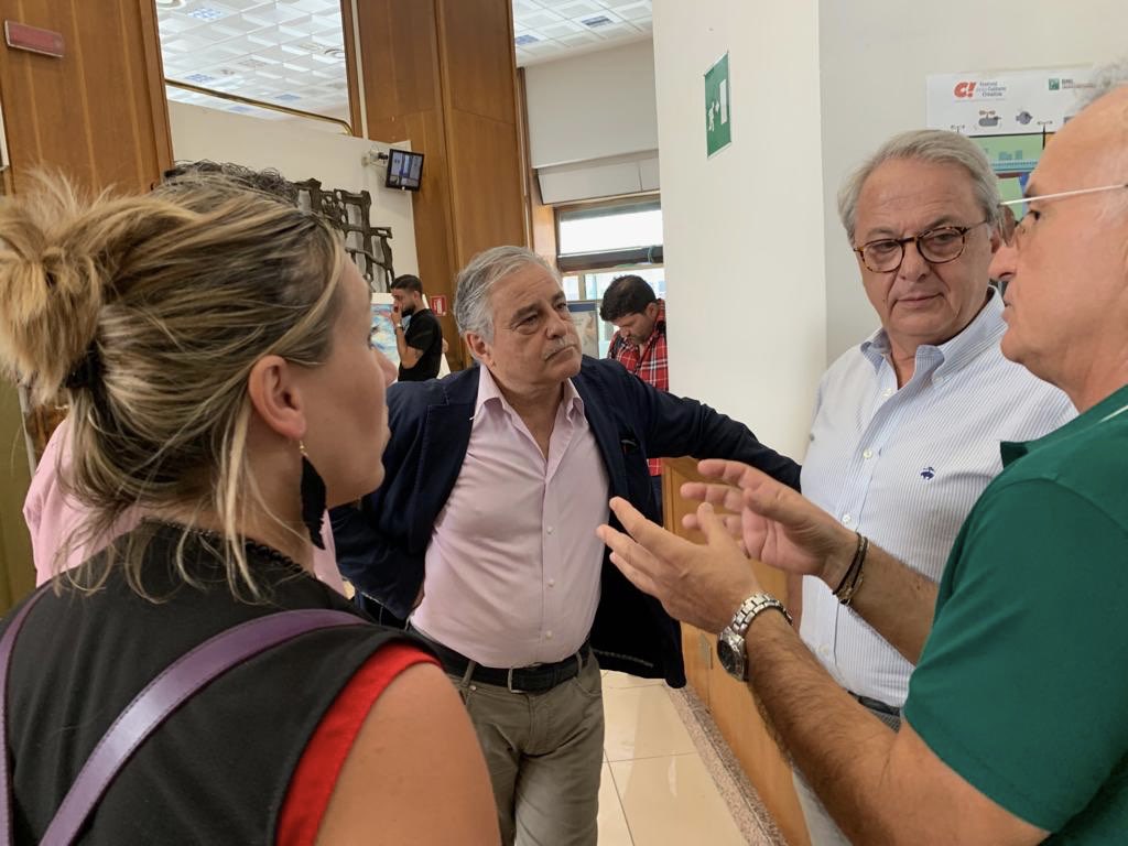 Giuliano Calcagni tra le lavoratrici e lavoratori di Napoli