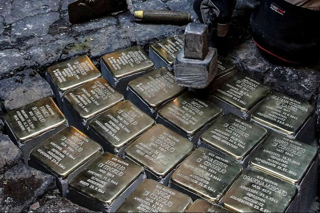 Ricollocate le pietre d’inciampo a Roma: erano state trafugate lo scorso dicembre