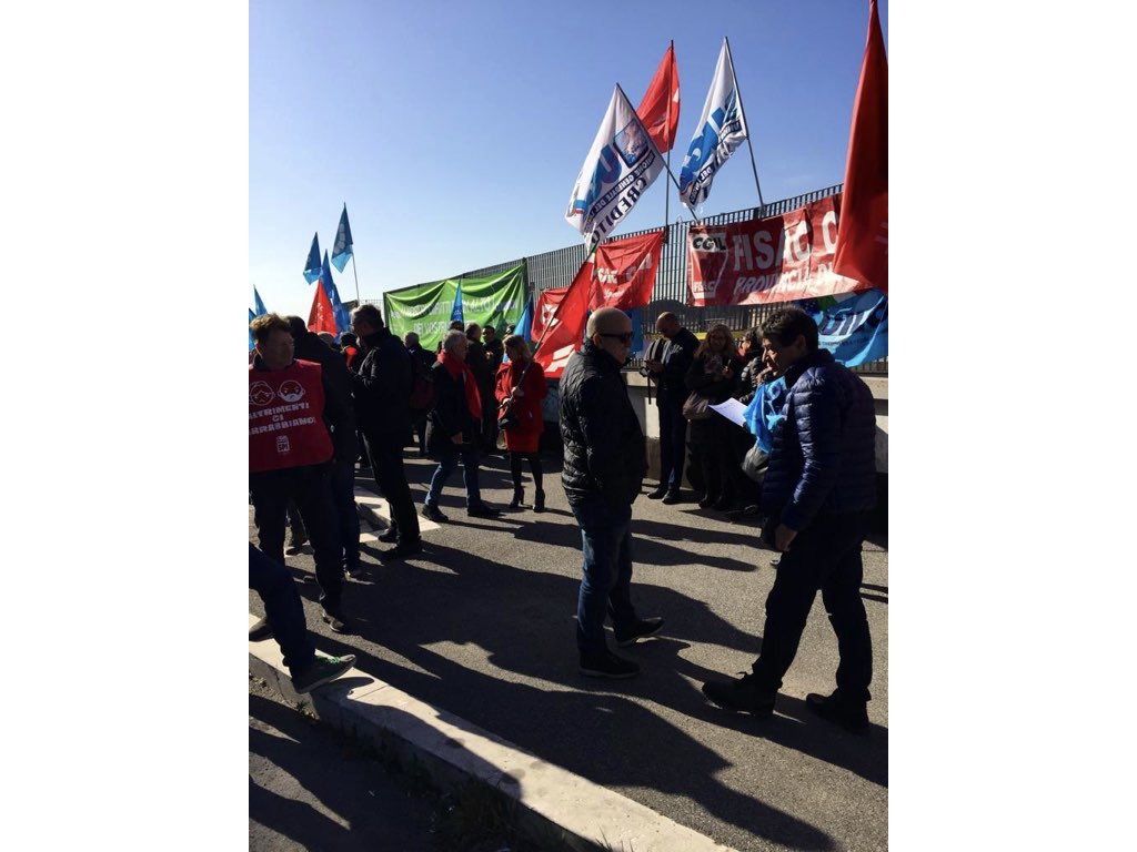 BNL: le immagini del presidio